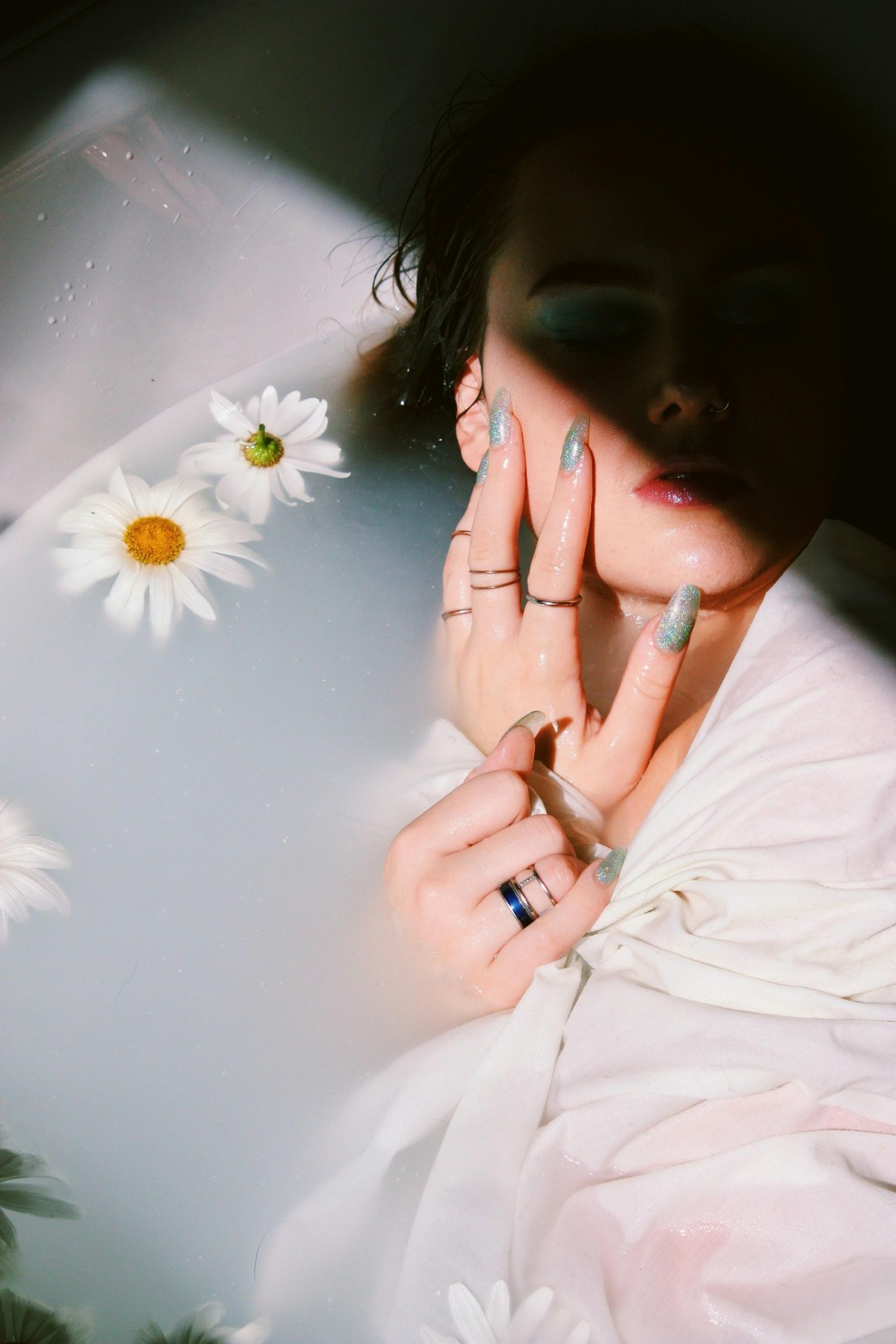 Če razmišljate, kakšno manikiro izbrati naslednjič, ko sedete na stol pri manikerki, ste na pravem mestu. Zbrali smo 6 idej, …