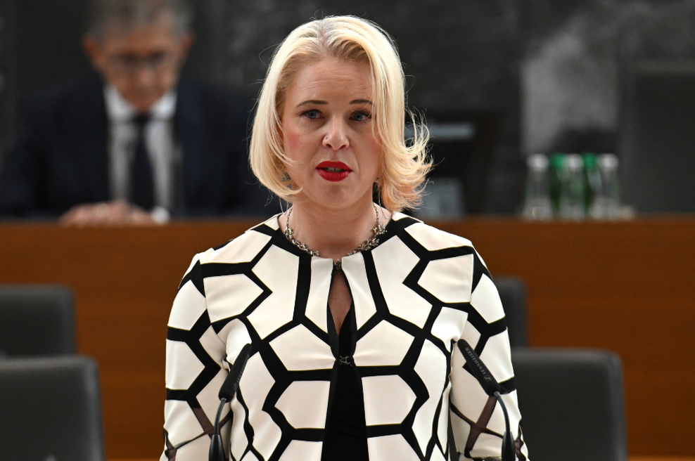 Vsa Slovenija govori o Urški Klakočar Zupančič: na udaru zaradi 220 evrov vrednega kosa (v bran ji je stopila ...) (foto: Žiga Živulović jr./Bobo)