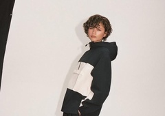 Navadna športna jakna doživela nepričakovan vrhunec in postala modna favoritinja: navdušila je celo Zendayo