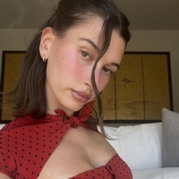 Nevidne trepalnice: subtilni lepotni trend, ki navdušuje ljubiteljice minimalizma