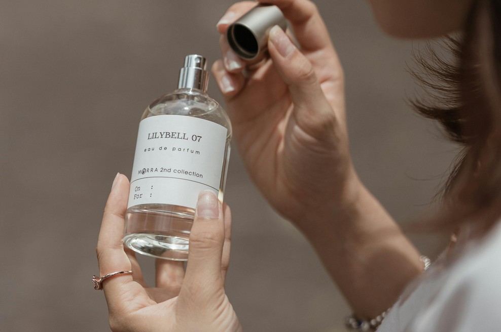 Če imate doma parfum, ki je star več kot 1 leto, morate obvezno preveriti to oznako (foto: Unsplash)