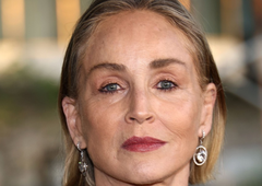 Glamur brez kompromisov: videz Sharon Stone, ki močno izstopa