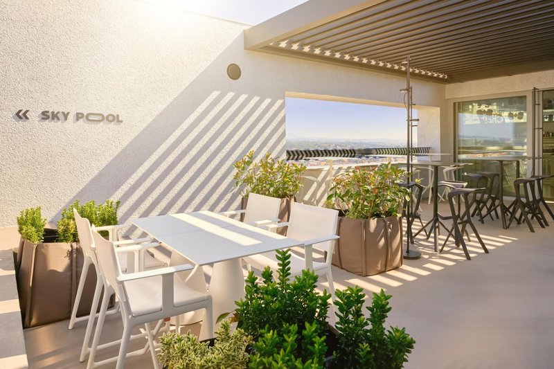 Hotela v Zagrebu, ki ju obožujejo tudi domačini: urbana namestitev, popolna terasa z bazenom in odlična kulinarika