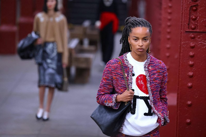 Chanel je nazaj v modo vrnil kos, ki so ga mnogi leta zasmehovali