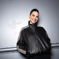 Brez nje ne gre nikamor: najljubša torbica Kendall Jenner je dostopnejša, kot si mislite