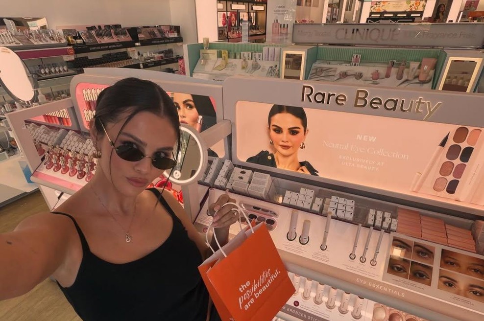 V dm-u smo našli popolno alternativo za Rare Beauty rdečilo (približno 6x cenejši od originala) (foto: instagram/@selenagomez)