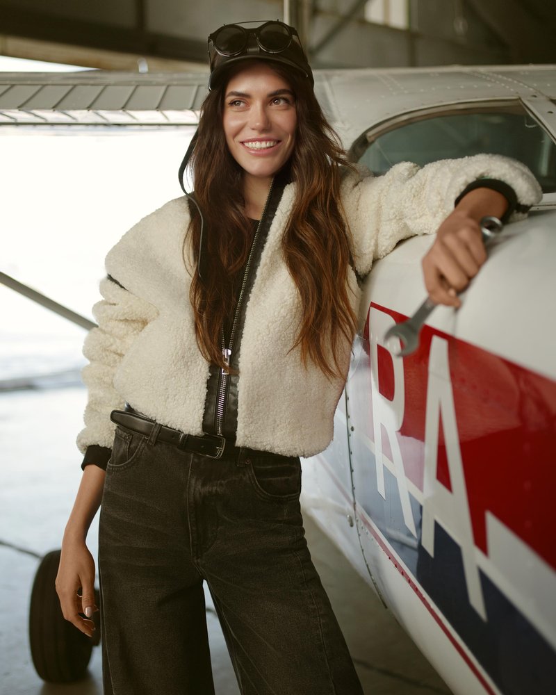 Ksenia Mishina: “Umetna inteligenca lahko posnema vizualno, ne more pa nadomestiti prisotnosti”