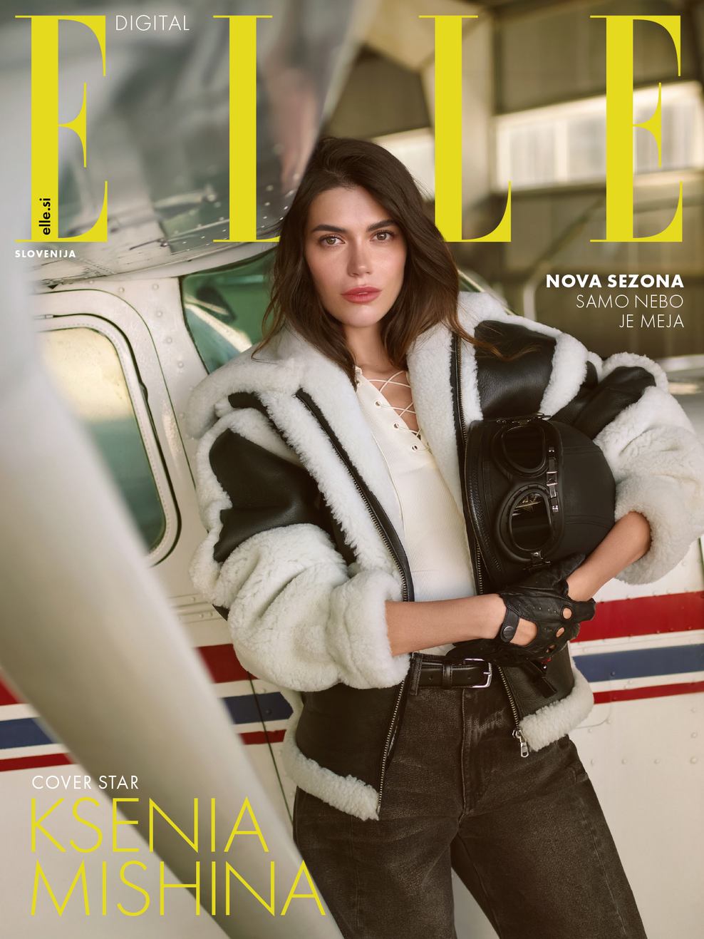 Ovčja jakna – ARLIGENT / Kavbojke – Love Republic / Bodi – Love Republic / Rokavice, pas – stilistkini osebni kosi (foto: @alikhan_photography)