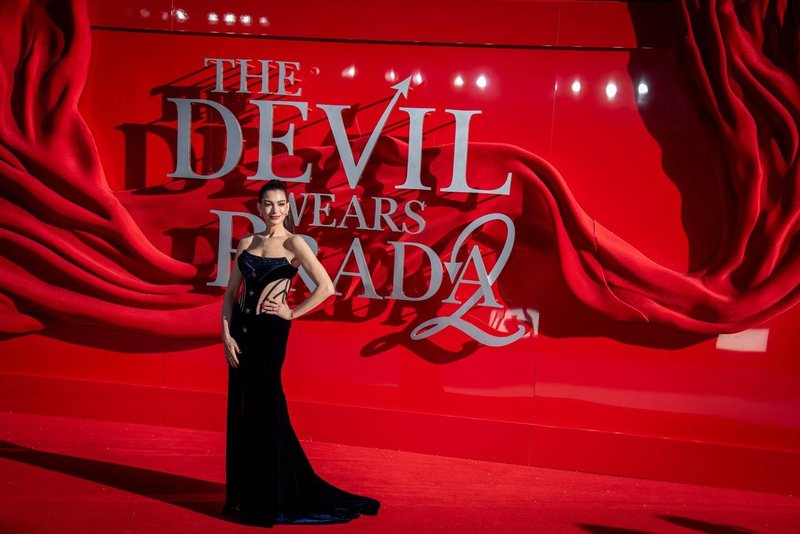 Anne Hathaway, obleka, Versace, Hudičevka v Pradi 2