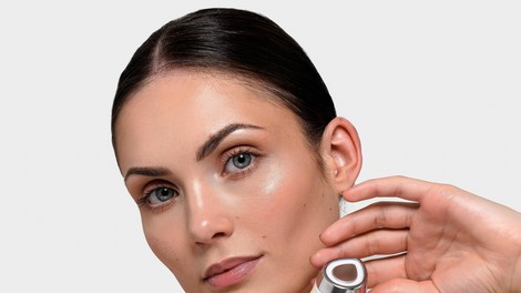 Spoznajte lepotni pripomoček, ki bo vašo kopalnico spremenil v mini spa (vašo kožo pa v sijajno!)