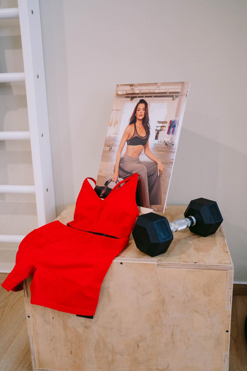 khloe kardashian Fabletics šport moda push up nedrček modrček