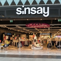 Torbica iz Sinsaya za malo denarja, videti pa je kot razkošen model te znane znamke (zato so vse čisto nore nanjo)