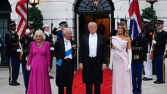 
                                                         Melania Trump obleka Dior Ralph Lauren