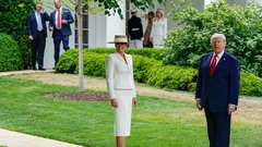 
                                                         Melania Trump obleka Dior Ralph Lauren
