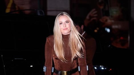 Bergle in visoke pete? Lindsey Vonn kljub poškodbi kolena zablestela na rdeči preprogi