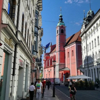 Po 13 letih se zapira ena najbolj znanih ljubljanskih trgovin (številni ne skrivajo razočaranja)