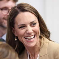 Skrivnost popolne polti valižanske princese: ta tekoči puder je nepogrešljiv del njene lepotne rutine