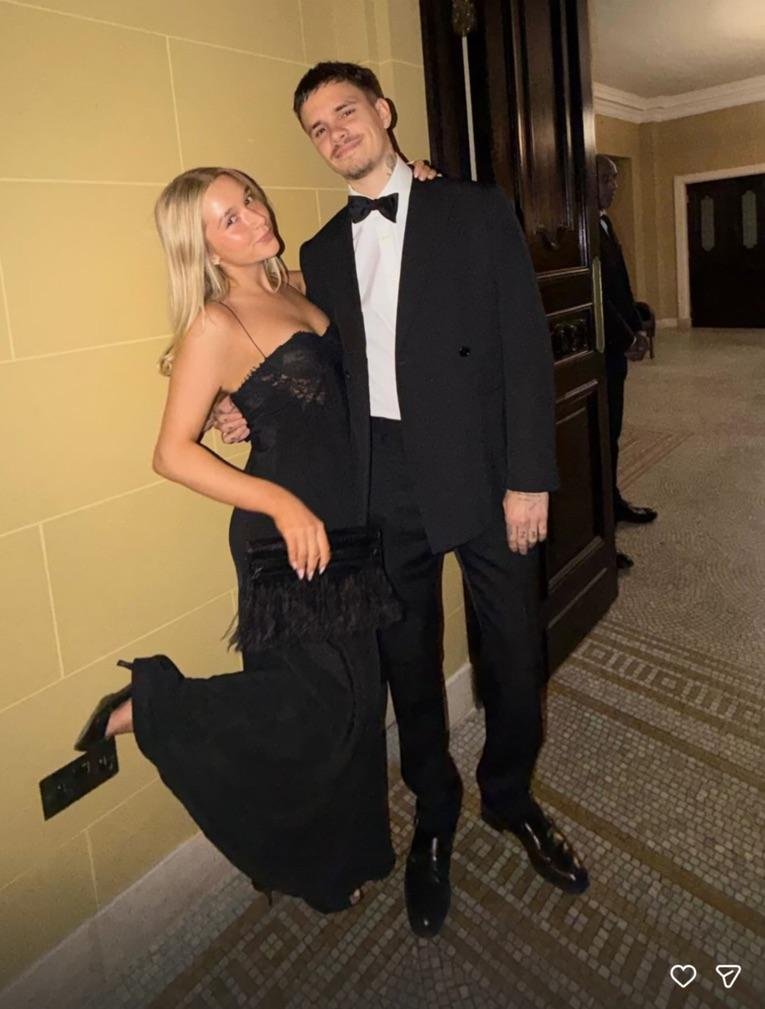 Hči Victorie Beckham osupnila v obleki, kakršno bi Posh Spice nosila v 90ih