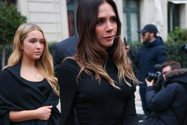 Hči Victorie Beckham osupnila v obleki, kakršno bi Posh Spice nosila v 90ih