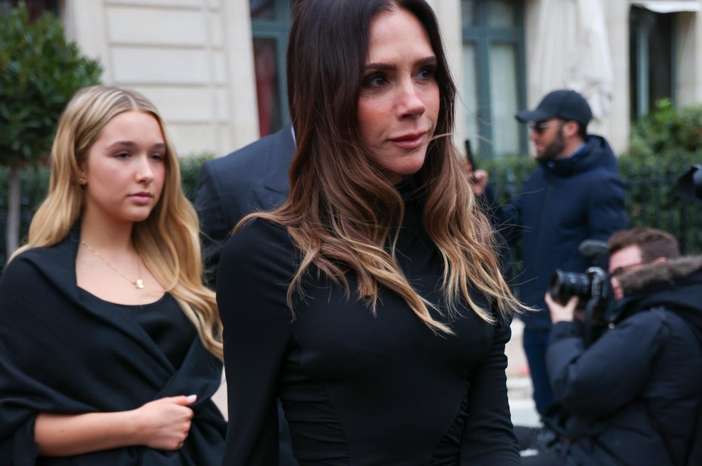 Hči Victorie Beckham osupnila v obleki, kakršno bi Posh Spice nosila v 90ih (foto: Profimedia)
