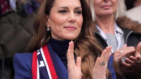 Skrivnost popolne polti valižanske princese: ta tekoči puder je nepogrešljiv del njene lepotne rutine