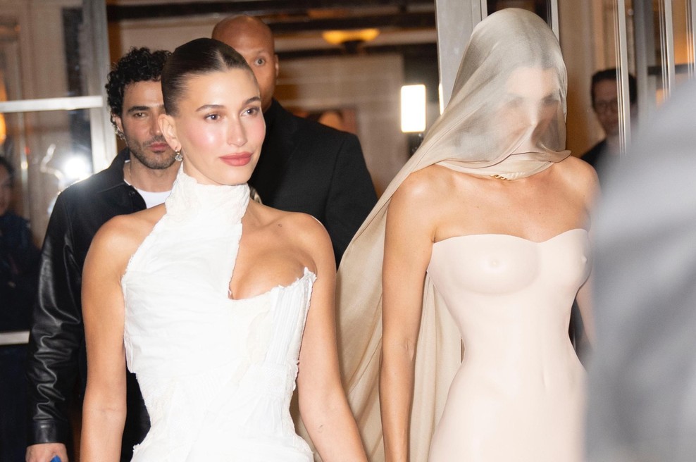 Sandali Hailey Bieber so popolni za poletje, v Mangu pa smo našli skoraj identične (foto: Profimedia)