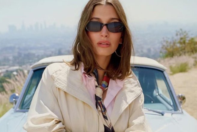 Če želite to poletje osvojiti stil Hailey Bieber, zavijte v Mango