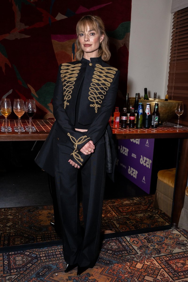 Margot Robbie pokazala, kako se nosi ta trend iz 2000-ih in oznanila njegovo vrnitev