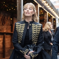 Margot Robbie pokazala, kako se nosi ta trend iz 2000-ih in oznanila njegovo vrnitev