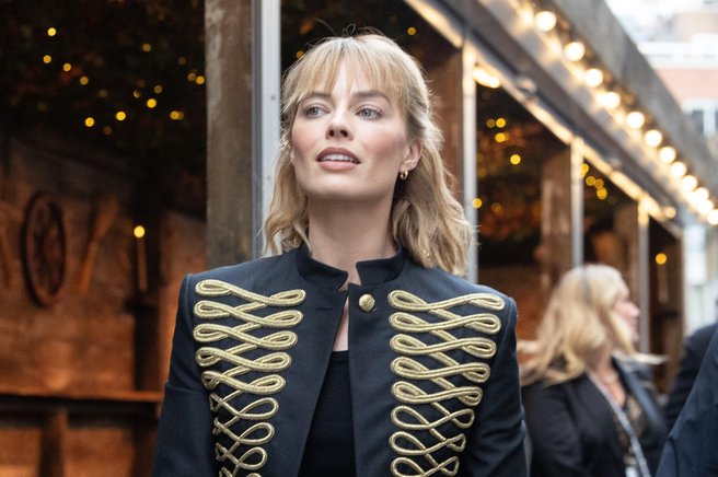 Margot Robbie pokazala, kako se nosi ta trend iz 2000-ih in oznanila njegovo vrnitev