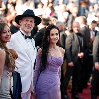 Rdeča preproga v Cannesu že navdušuje: kaj prinaša eden najbolj glamuroznih filmskih dogodkov leta?