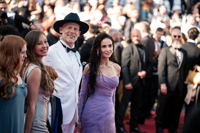 Rdeča preproga v Cannesu že navdušuje: kaj prinaša eden najbolj glamuroznih filmskih dogodkov leta?