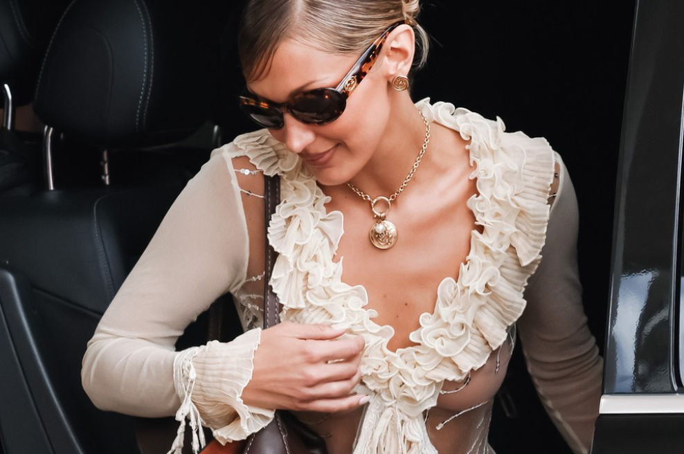 Pozabite na mini torbice: letos kraljuje povsem drugačen model (nanj stavi tudi Bella Hadid) (foto: Profimedia)