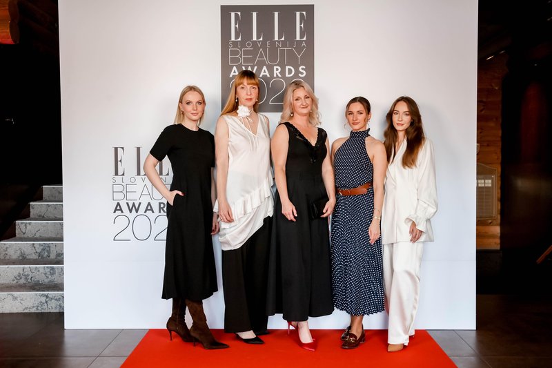 Elle uredništvo: Ajda Gregorc, Petra Windschnurer, Mojca Zemljak, Pika Vrčkovnik, Stella Resnik