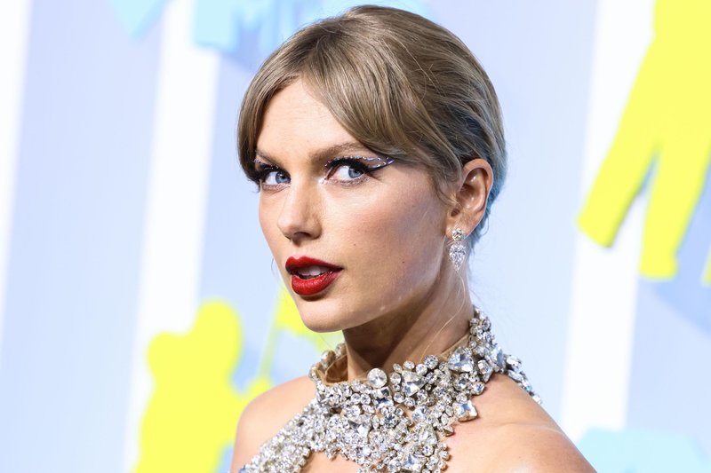 Vse, kar vemo o poročni obleki Taylor Swift