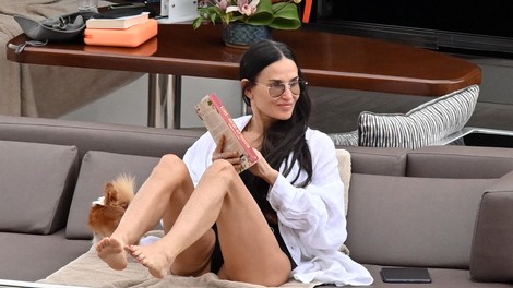 Pozabite na bikini, to poletje se vrača model kopalk, ki ne pozna starostnih omejitev