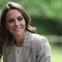 En suknjič, nešteto kombinacij: Kate Middleton nosi model, ki ga bomo oboževale to poletje