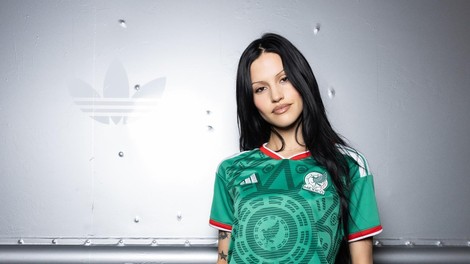 Adidas ima nov modni hit, ki ga modne navdušenke ne morejo nehati nositi