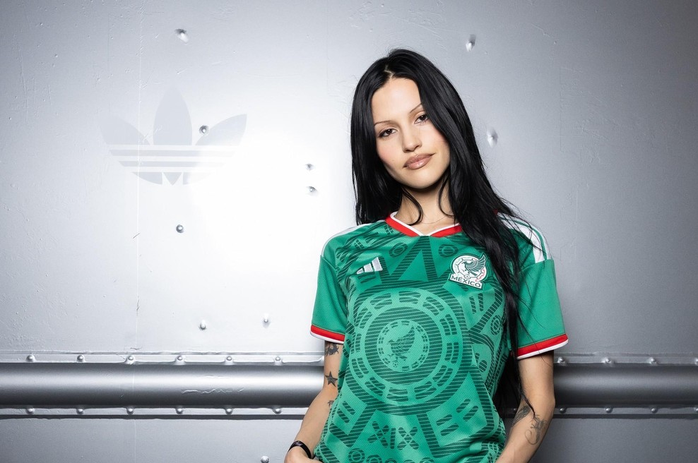 Adidas ima nov modni hit, ki ga modne navdušenke ne morejo nehati nositi (foto: Profimedia)