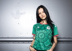 Adidas ima nov modni hit, ki ga modne navdušenke ne morejo nehati nositi