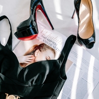 Kako je zaradi srečnega naključja nastal rdeči podplat čevljev Louboutin?