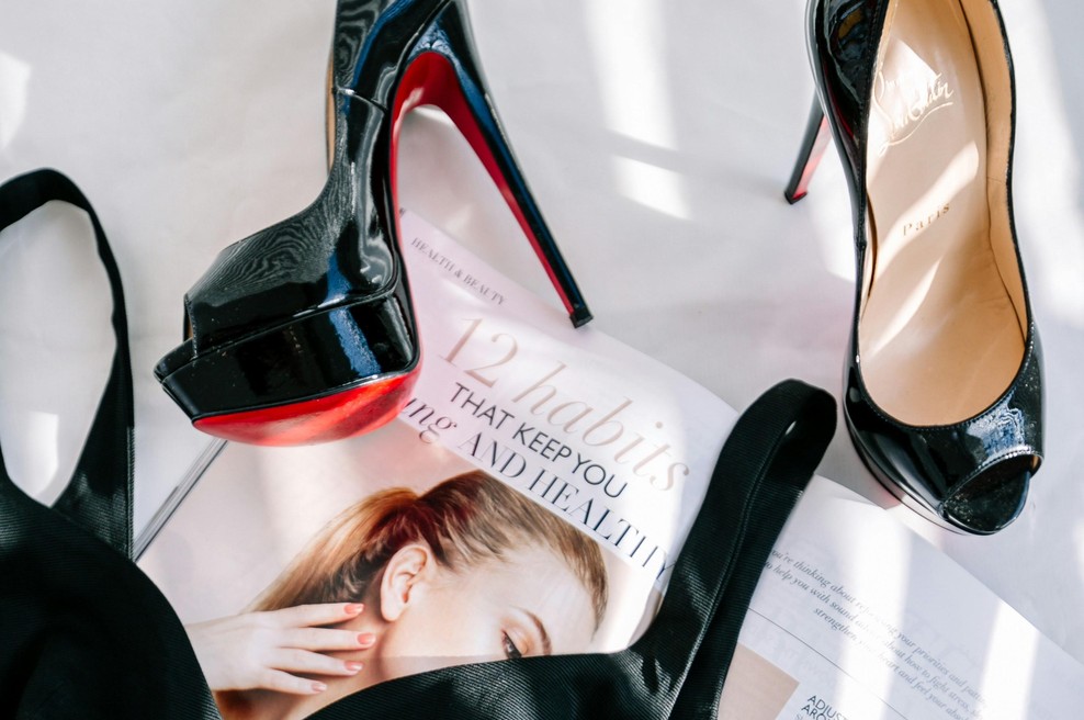 Kako je zaradi srečnega naključja nastal rdeči podplat čevljev Louboutin? (foto: Unsplash)
