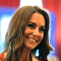 Kate Middleton navdušila v vpadljivi obleki: našli smo podobne (in cenovno dostopnejše) modele