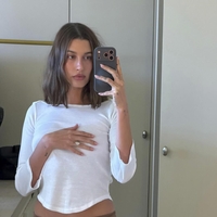 Hailey Bieber vsako jutro popije "shot" kozarček tega (pravi, da gre za naravni detox)