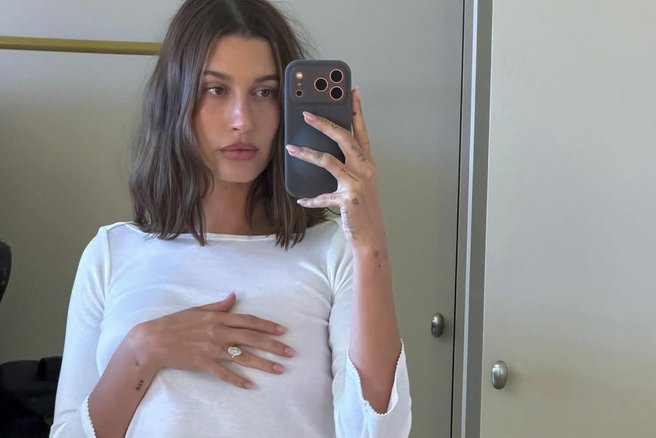 Hailey Bieber vsako jutro popije "shot" kozarček tega (pravi, da gre za naravni detox)