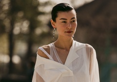 Bela lanena srajca je najboljša poletna klasika: 5 elegantnih modelov, ki jih obožujemo