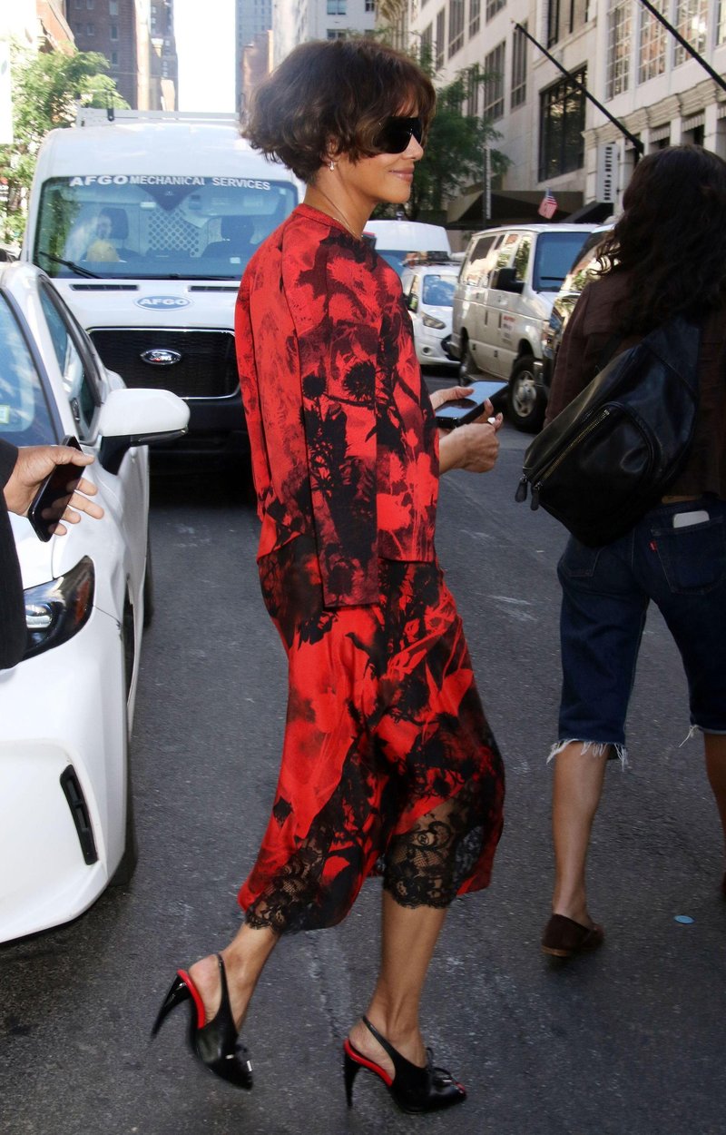Halle Berry razkrila najbolj drzen trend poletja 2026: Ste že slišali za Printmaxxing?
