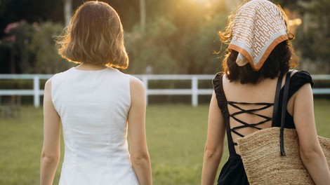 Ni črna, niti bela: Ta barva obleke bo vladala letošnjemu poletju