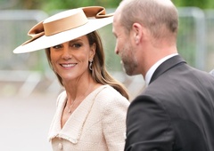 Kate Middleton na poroki: največ pozornosti ni pritegnila obleka, temveč dodatek za smešno nizko ceno