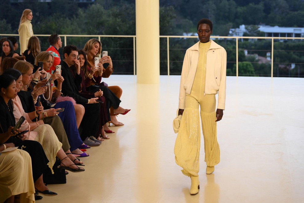 Kliknite naprej in si oglejte več utrinkov iz kolekcije.